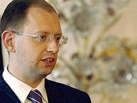 Сейчас позиция трех оппозиционных сил одинакова - текст Конституции 2004 года /Яценюк/